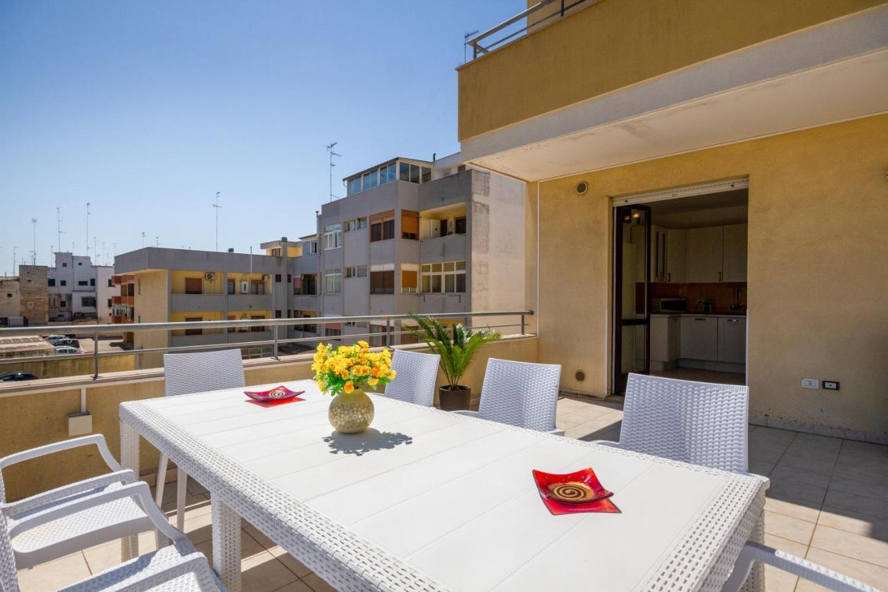 Roomy Apartment With Terrace & Parking Λέτσε Εξωτερικό φωτογραφία